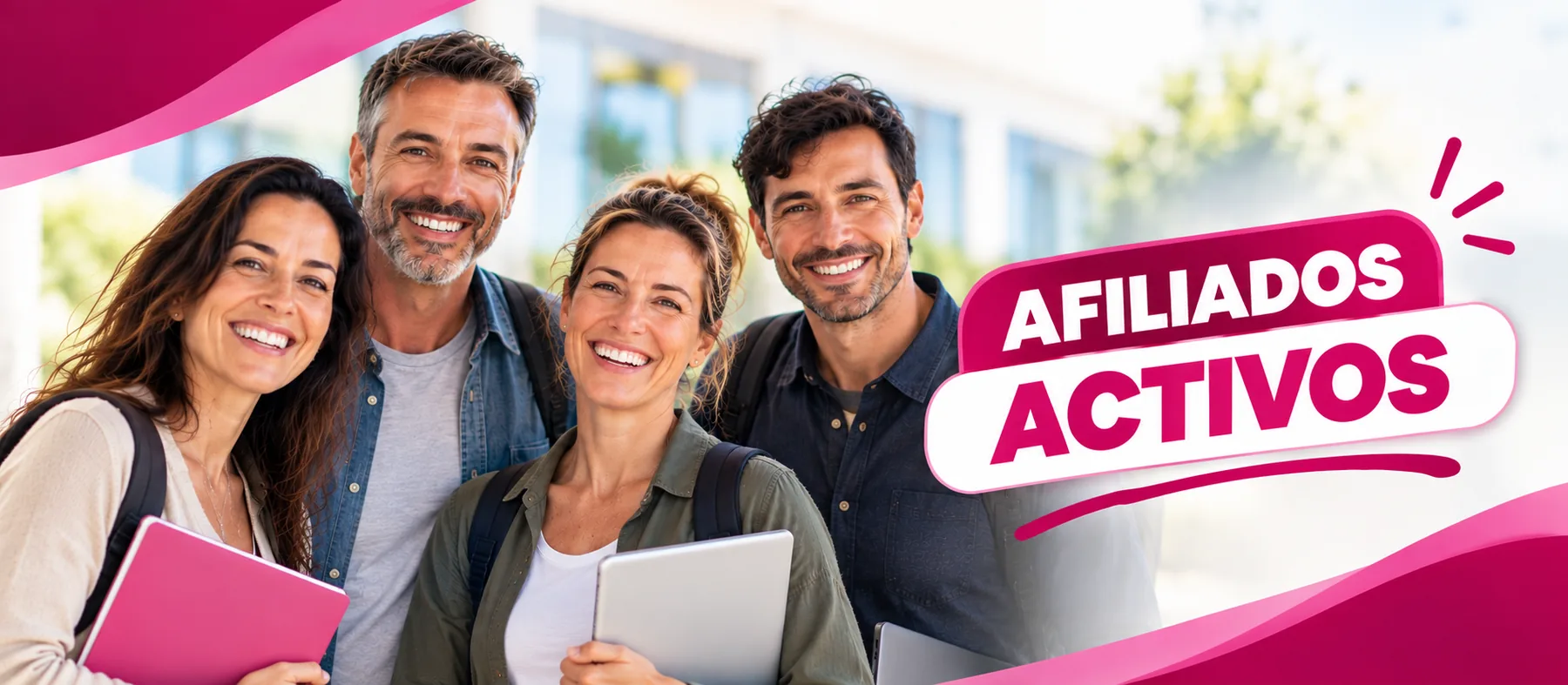 Afiliados activos: cuatro socios y socias sonriendo, con carpetas y una tablet, frente a un edificio